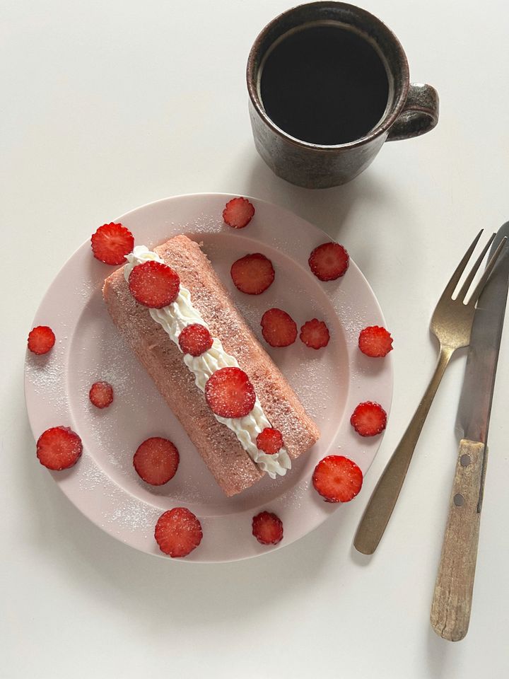 【簡単アレンジレシピ】無印良品のバウムクーヘンで作る、春のバウムサンド【渡辺友美子のコーヒーに合うお菓子のレシピ vol.36 〜レシピで旅するヨーロッパ〜】