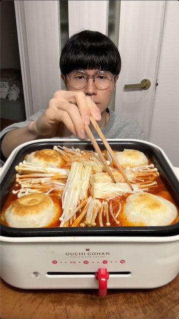 コチュジャンを使ったメニュー「ピリ辛餅えのき」