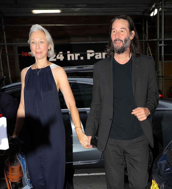 画像: キアヌ・リーブスが撮影現場で恋人とキス&談笑