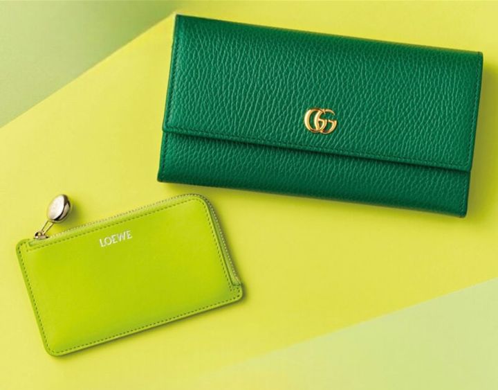 グッチの長財布 ロエベのコインカードケース 開運カラー