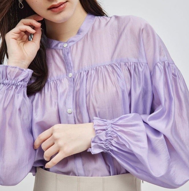 画像: 「ブライトシアーブラウス」￥19,800 出典：ロペ