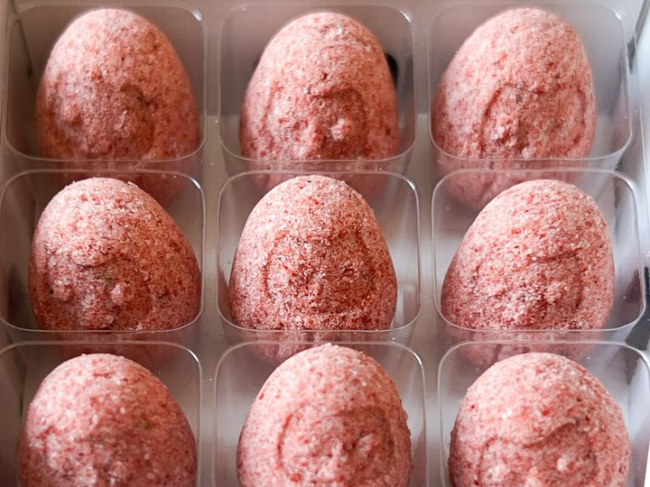 箱の中の9個小さなだるま