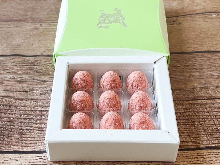 箱の中の9個小さなだるま