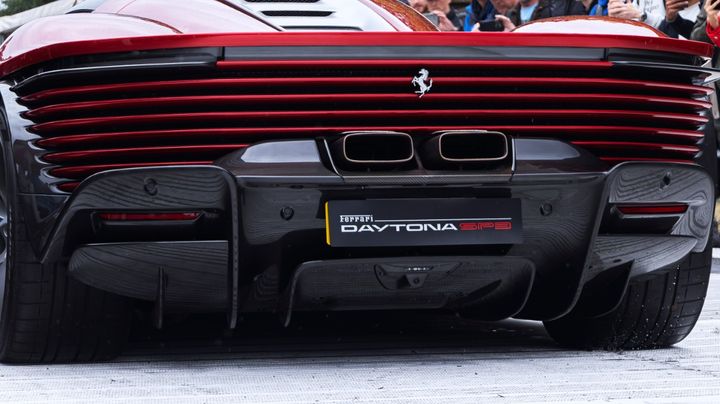 4000万円のフェラーリを大破させたロナウド、4億円のフェラーリ デイトナ SP3を購入！