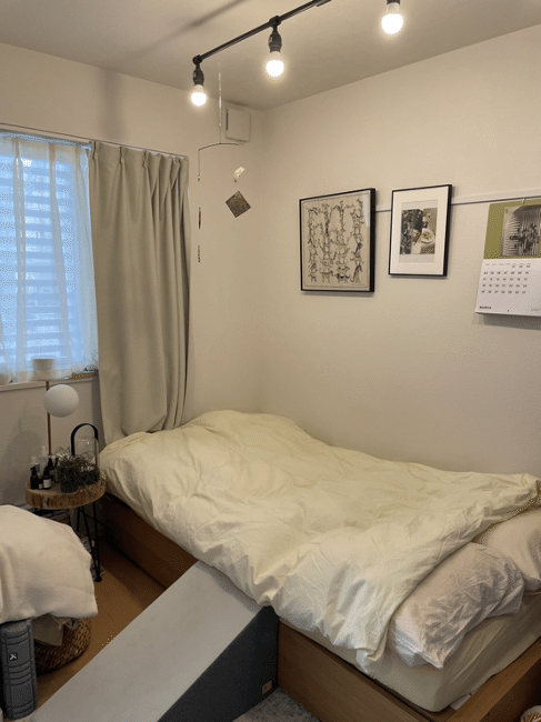 スタイリストのおしゃれなお部屋を拝見！愛犬と好きなものに囲まれて暮らすワンルーム【FUDGE おしゃれな人のルームツアー vol.5】