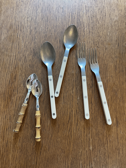 スタイリストのおしゃれなお部屋を拝見！愛犬と好きなものに囲まれて暮らすワンルーム【FUDGE おしゃれな人のルームツアー vol.5】