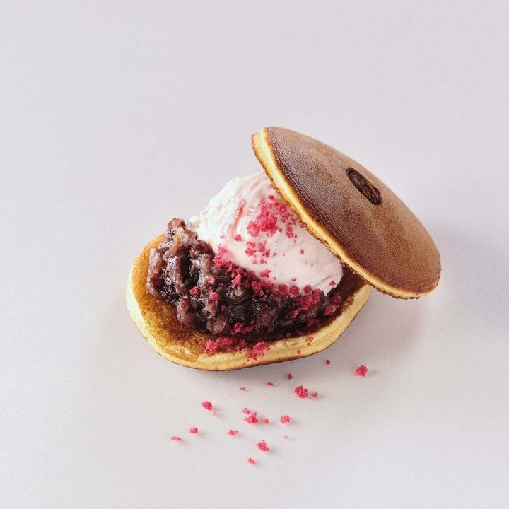 イチゴジェラートを挟んだドラジェラさん