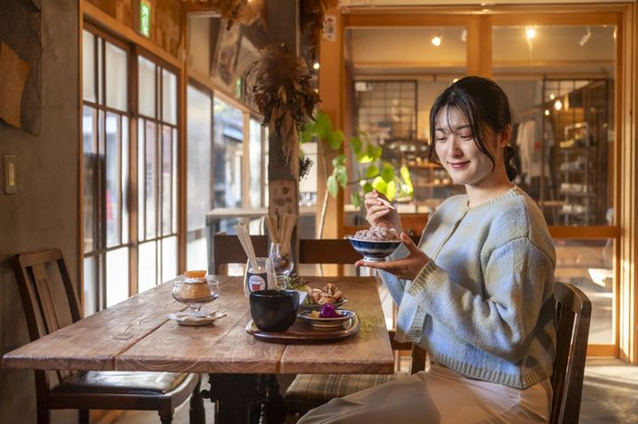 カフェのような空間でおしゃれな定食ランチ