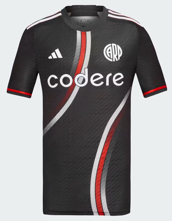 江頭一花がモデルで登場！名門リーベル・プレート、伝説の「ラ・マキナ」を讃える新ユニフォームを発表