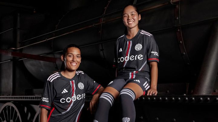 江頭一花がモデルで登場！名門リーベル・プレート、伝説の「ラ・マキナ」を讃える新ユニフォームを発表