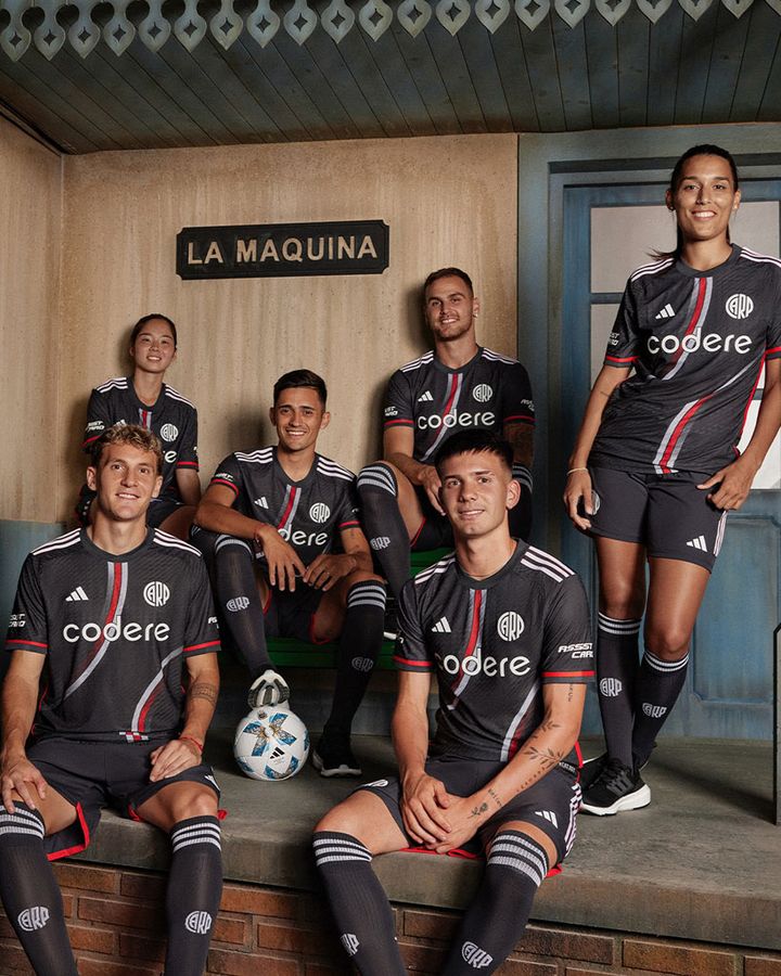 江頭一花がモデルで登場！名門リーベル・プレート、伝説の「ラ・マキナ」を讃える新ユニフォームを発表