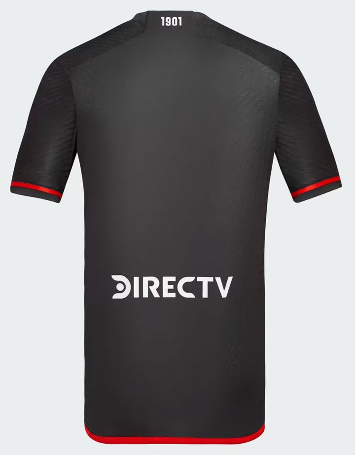 江頭一花がモデルで登場！名門リーベル・プレート、伝説の「ラ・マキナ」を讃える新ユニフォームを発表