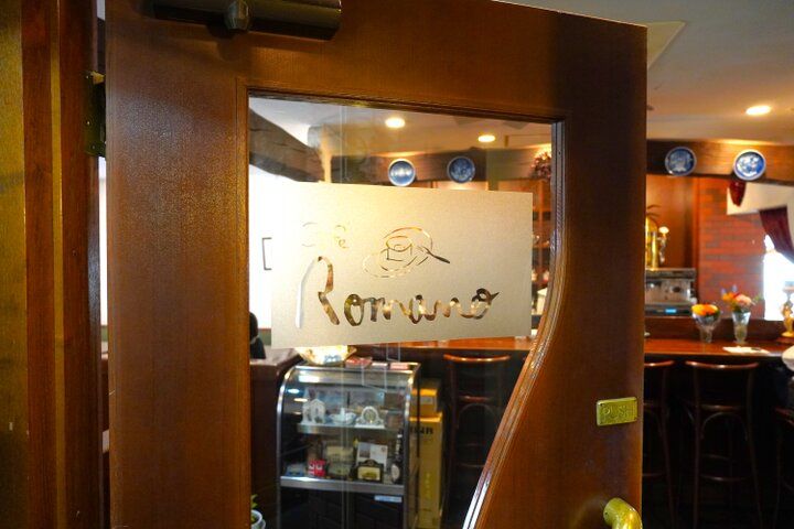 ケーキの焼きあがりが開店時間♪鎌倉の小町通りでセピア色の光を放つ「カフェ・ロマーノ」