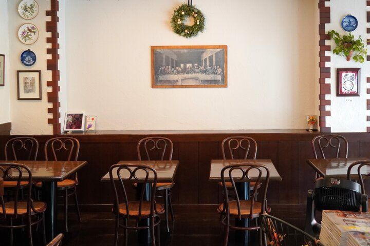 ケーキの焼きあがりが開店時間♪鎌倉の小町通りでセピア色の光を放つ「カフェ・ロマーノ」