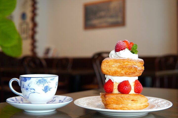 ケーキの焼きあがりが開店時間♪鎌倉の小町通りでセピア色の光を放つ「カフェ・ロマーノ」