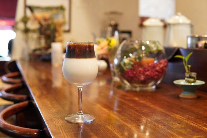 ケーキの焼きあがりが開店時間♪鎌倉の小町通りでセピア色の光を放つ「カフェ・ロマーノ」