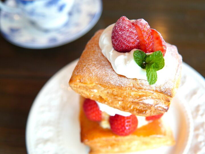 ケーキの焼きあがりが開店時間♪鎌倉の小町通りでセピア色の光を放つ「カフェ・ロマーノ」