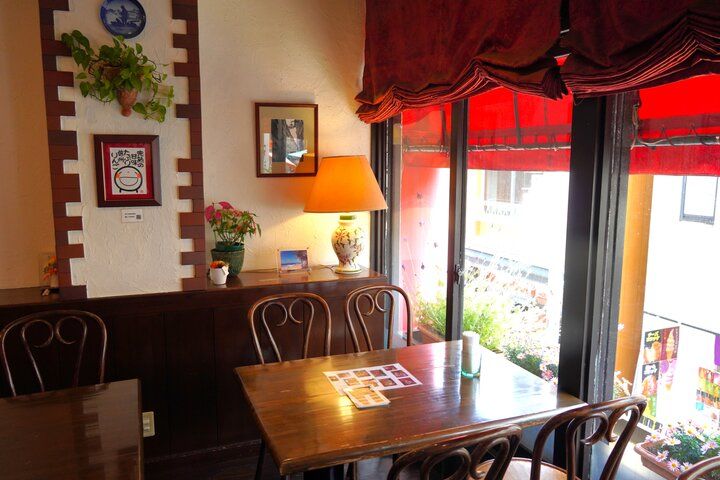 ケーキの焼きあがりが開店時間♪鎌倉の小町通りでセピア色の光を放つ「カフェ・ロマーノ」