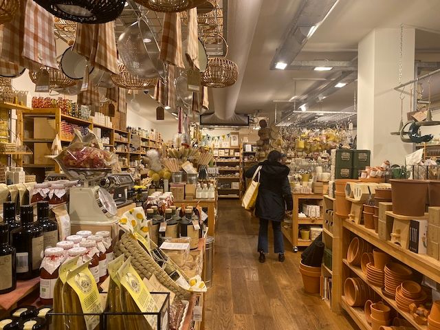 オランダで絶大な人気の生活雑貨ショップ「DILLE&KAMILLE」の50