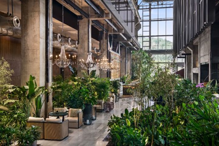 ラグジュアリーホテル〈北京首鋼園香格里拉酒店〉のA棟ロビーラウンジ。