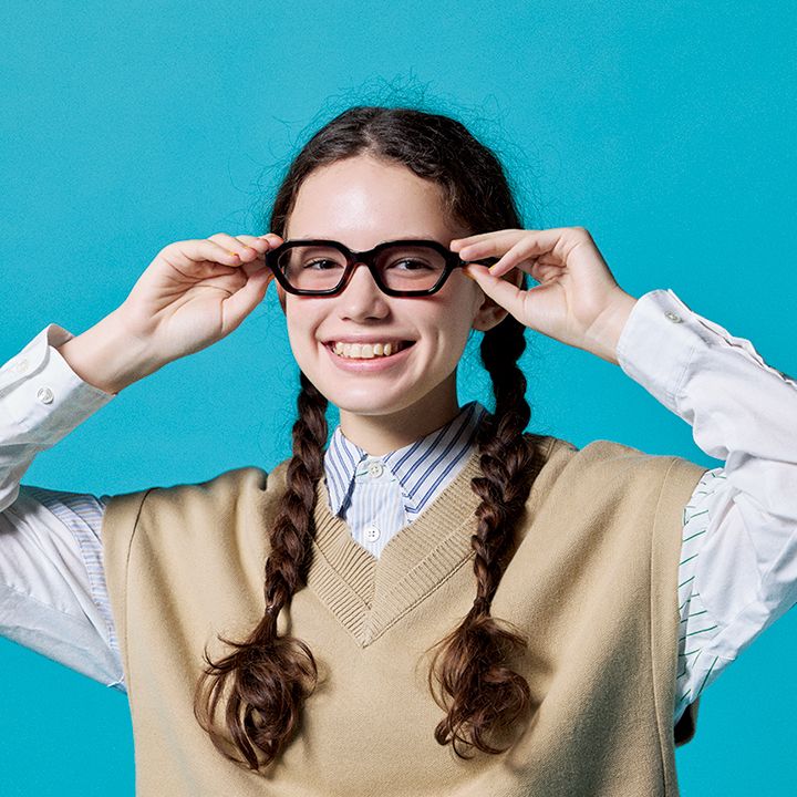 かけるだけで印象がパッと変わる！チャレンジしやすいスクエアメガネのスタイル