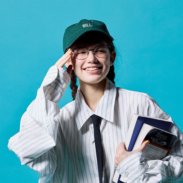 かけるだけで印象がパッと変わる！チャレンジしやすいスクエアメガネのスタイル