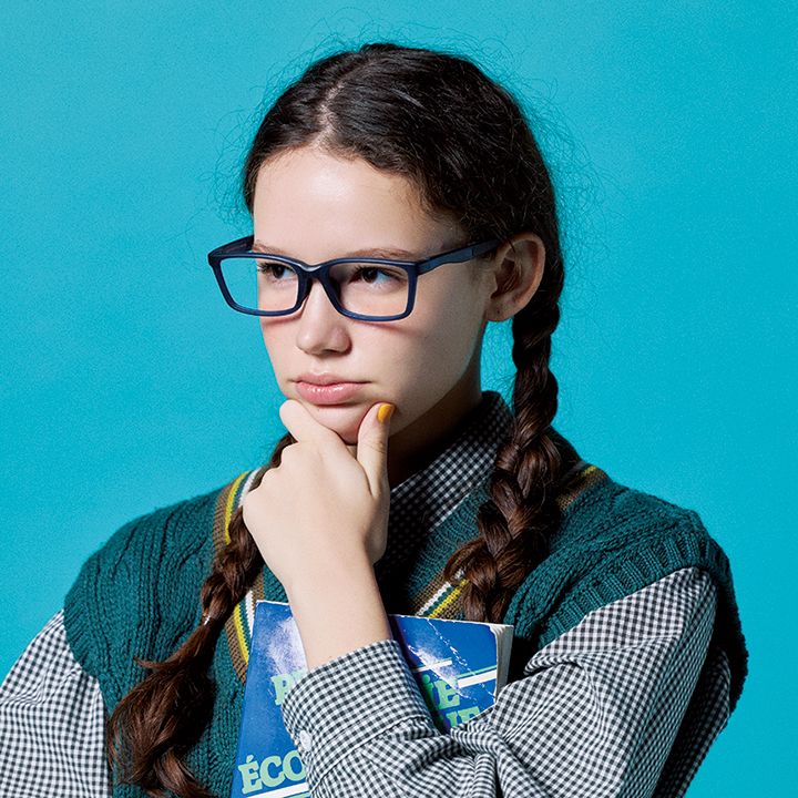 かけるだけで印象がパッと変わる！チャレンジしやすいスクエアメガネのスタイル