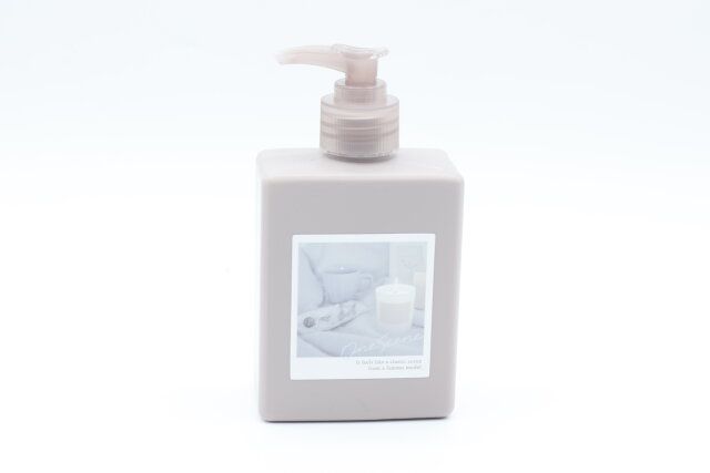 セリアのポンプボトル フォトラベル 300mL