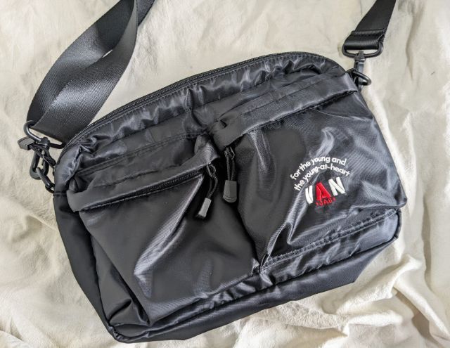 定番ショルダーバッグ