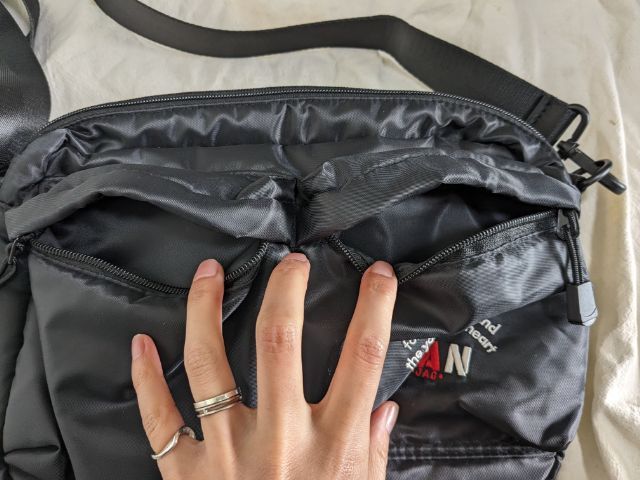 前面ポケット２つ