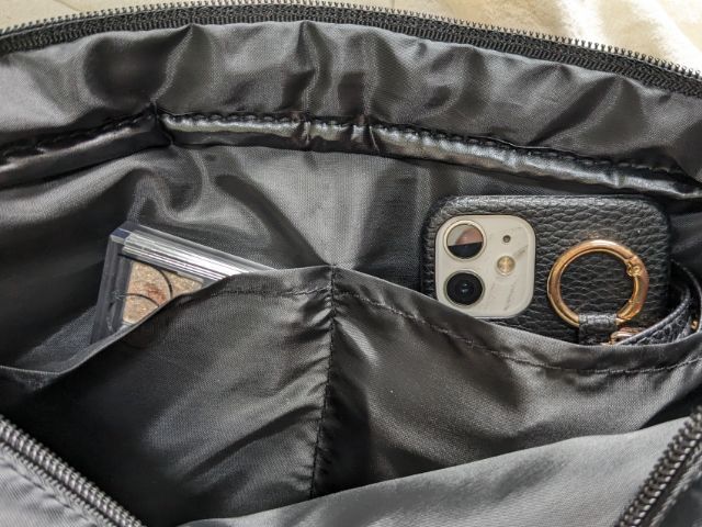ショルダーバッグの中
