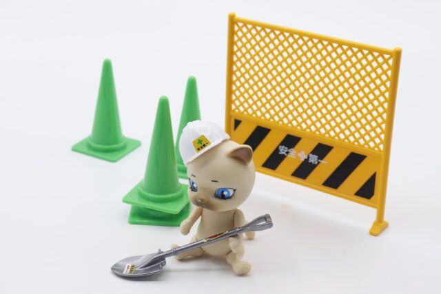 セリアのミニ工事用フェンスとミニチュア カラーコーン4Pの使用例