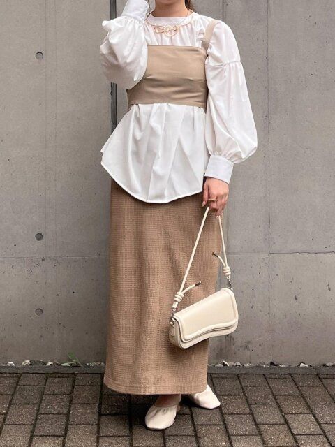 春の白ブラウスコーデ