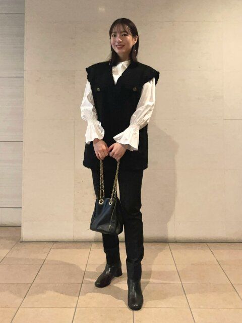 春の白ブラウスコーデ