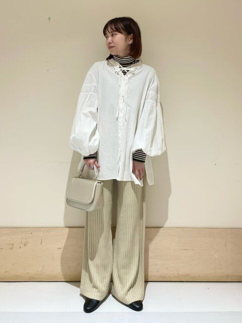 春の白ブラウスコーデ