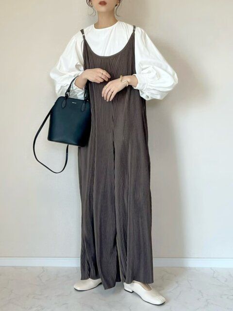 春の白ブラウスコーデ