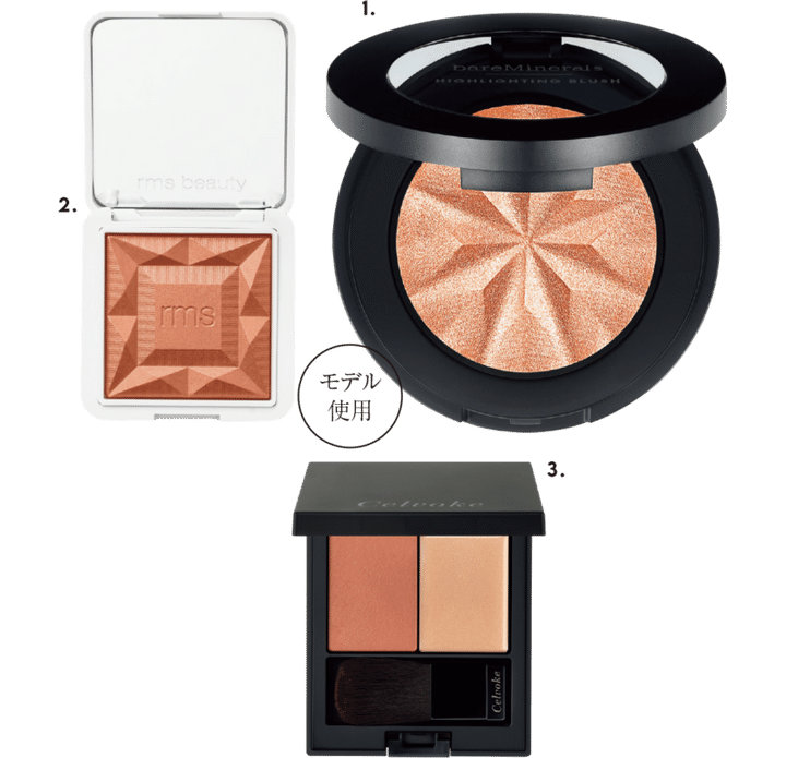 ジェン ヌード ハイライター ピーチ グロー ￥3,960（ベアミネラル）、rms beauty ハイドラパウダーブラッシュ クリスタルスリッパー ￥4,950（アルファネット） 、ポリフォニック ブラッシュ 02 ￥5,390（セルヴォーク）