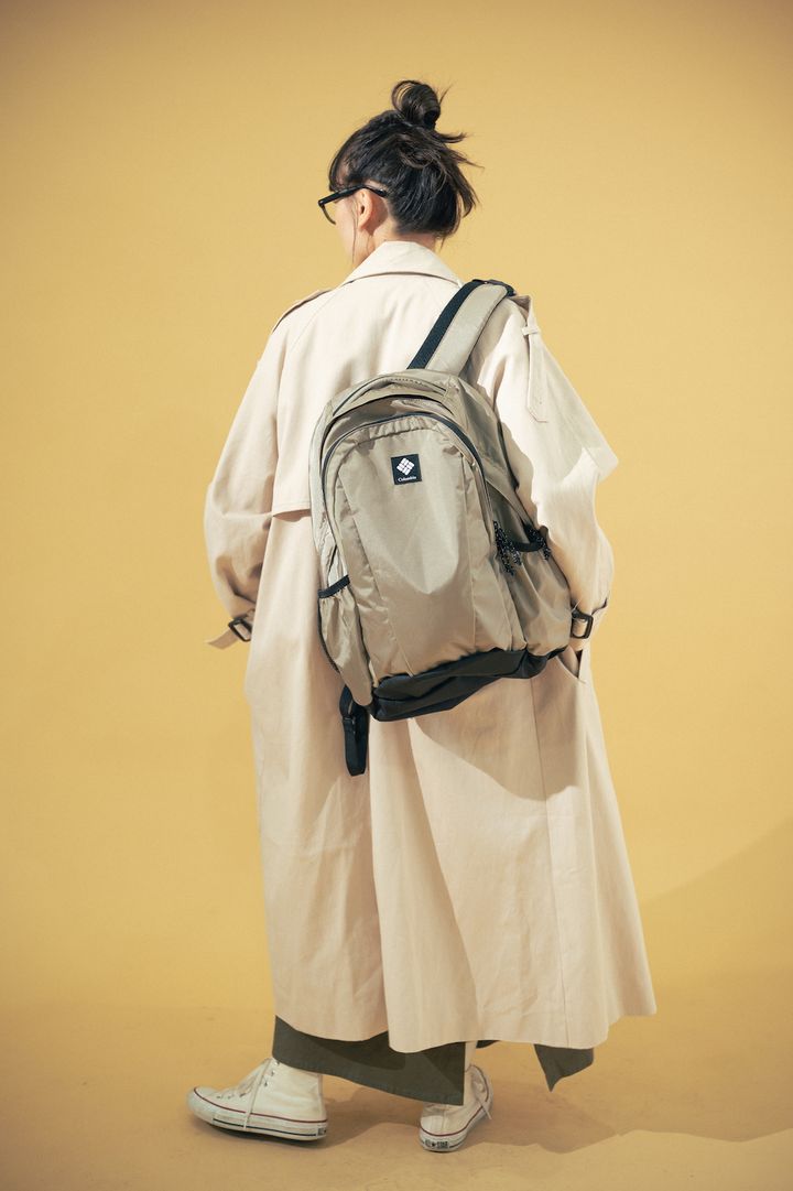 《コロンビア》のバックパックを携えて。新生活にぴったりなベージュスタイル【FUDGE FRIEND おしゃれさんの毎日コーディネート vol.349｜UMI】