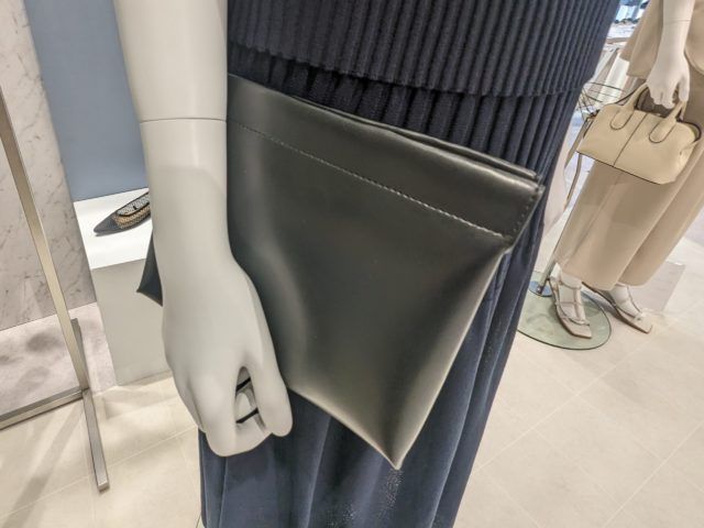 GU「セカンドバッグ」