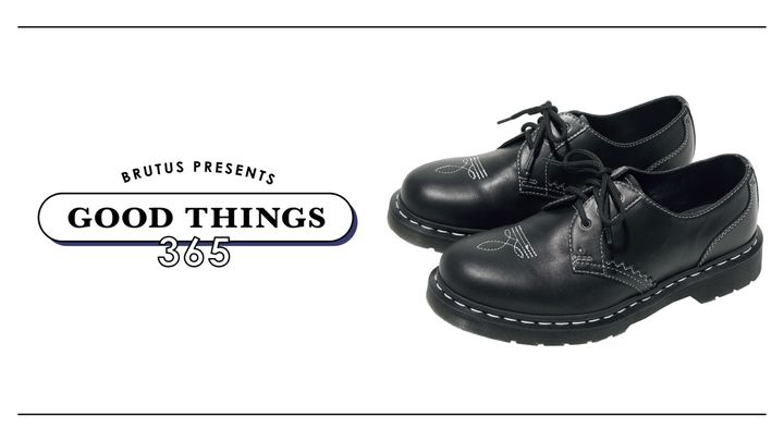 〈ドクターマーチン〉のシューズ