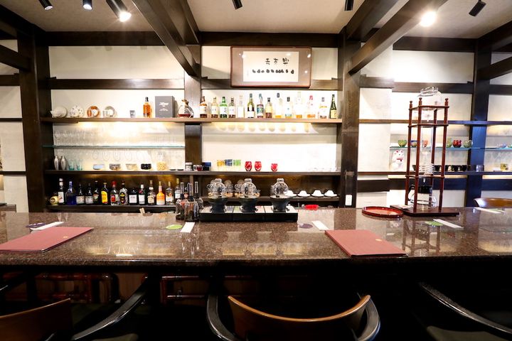 夜は宿泊者専用のバーになる