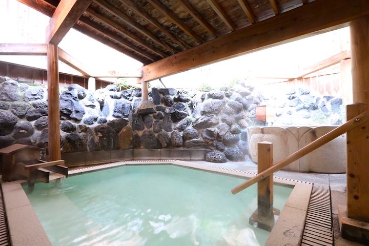 花乃湯の露天風呂