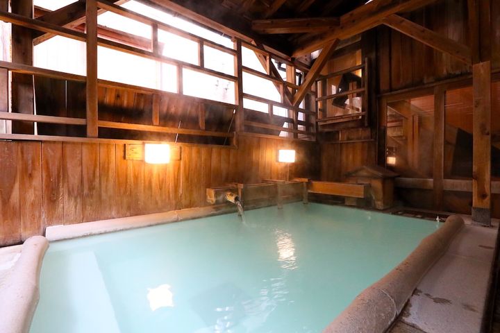 お汲み上げの湯の半露天風呂