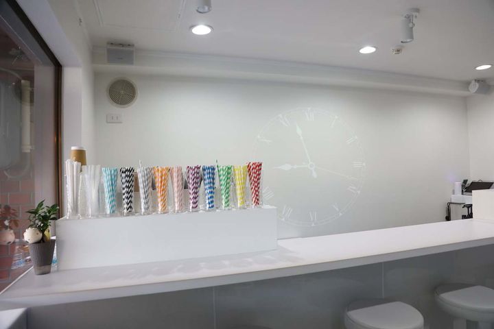 カラーストローも自身で選ぶことができ、推し活で訪れるお客さんも多いのだとか