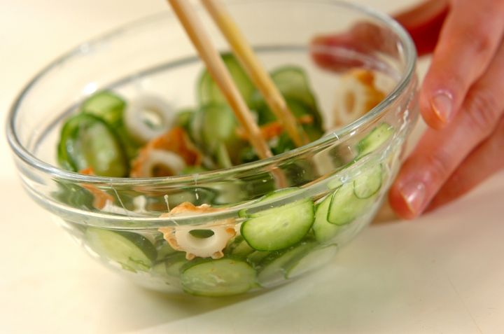 キュウリとちくわのピリ辛マヨネーズ和えの作り方1