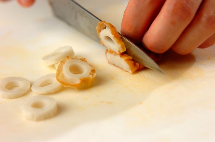 キュウリとちくわのピリ辛マヨネーズ和えの下準備1