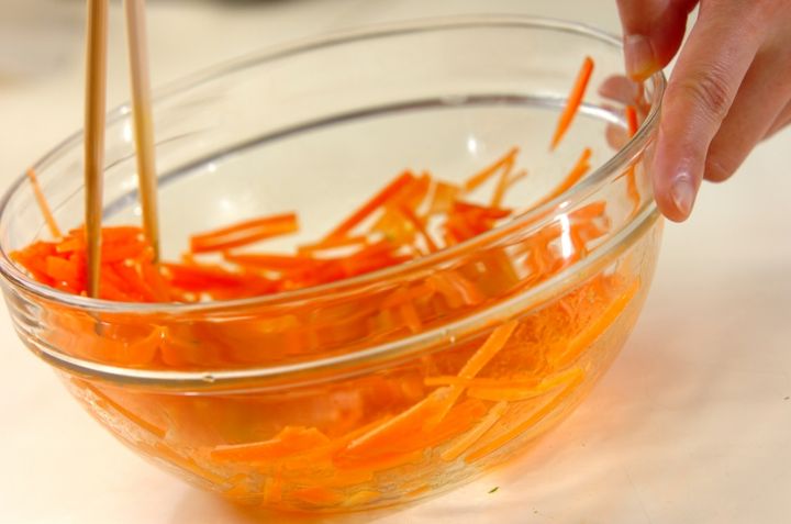 水菜とニンジンのサラダの作り方1