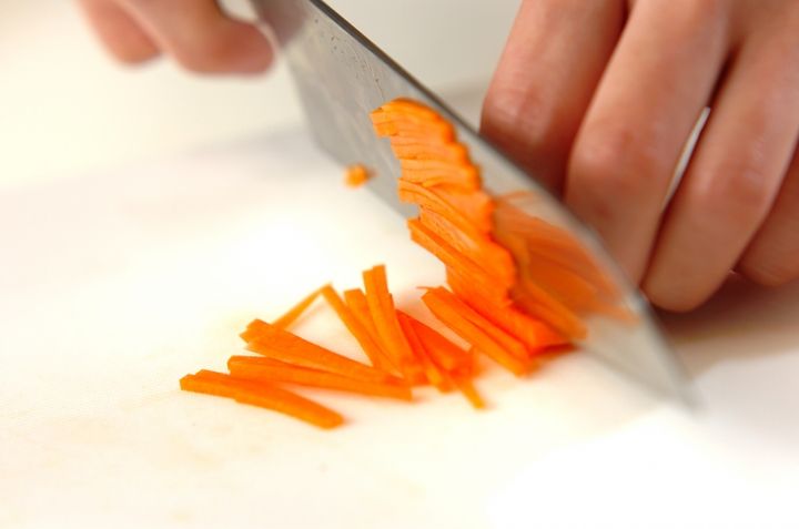 水菜とニンジンのサラダの下準備1