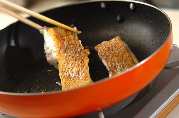 切り身で簡単！鯛のアクアパッツァ by 松崎 恵理さんの作り方1