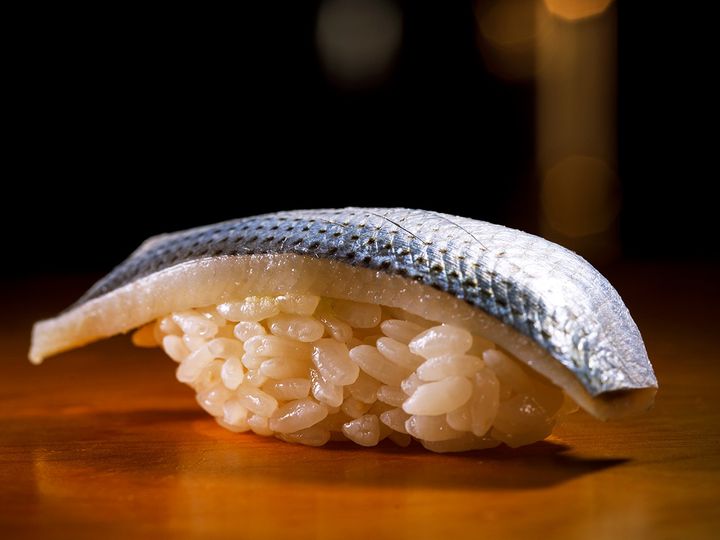 日本大通り『鮨 はま田』の天草産の小肌